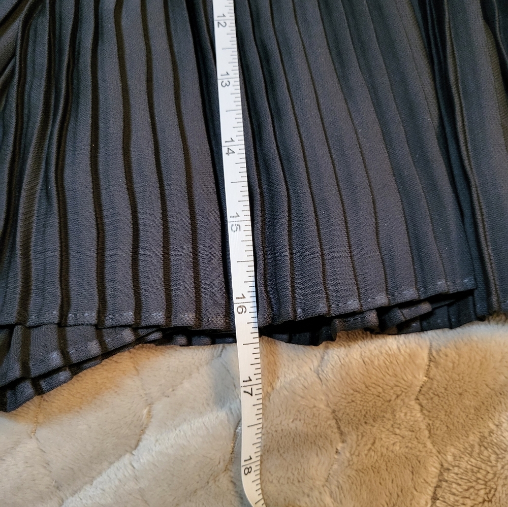 Gorgeous! Zara Black High Wasted, Elastic Pull On Pleated Shorts, Medium, EUC - Picture 7 of 8